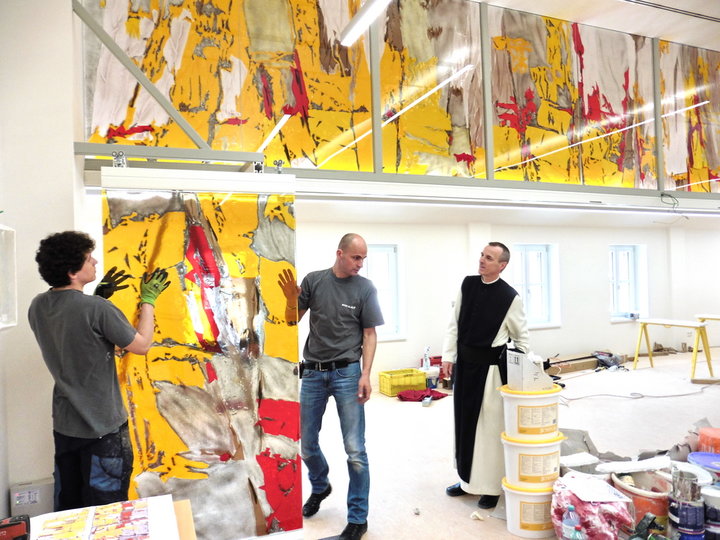 bei der Montage der Glasswand